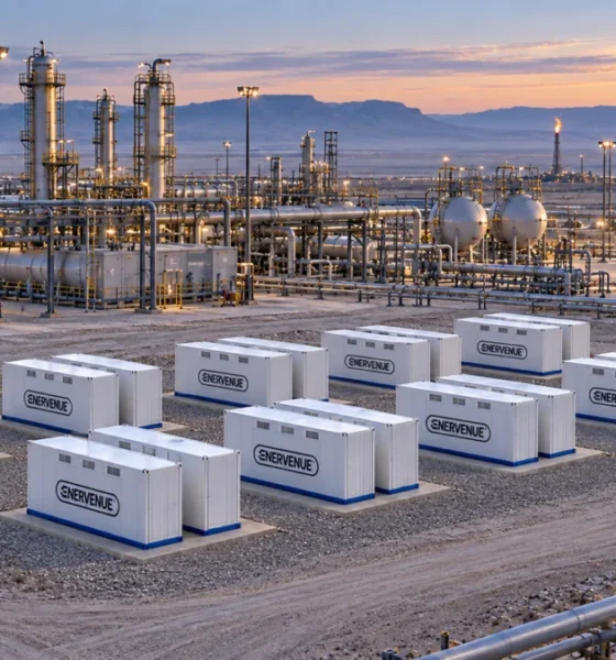 EnerVenue Energy Prism ünitelerinin bir petrol sahasındaki temsili görseli