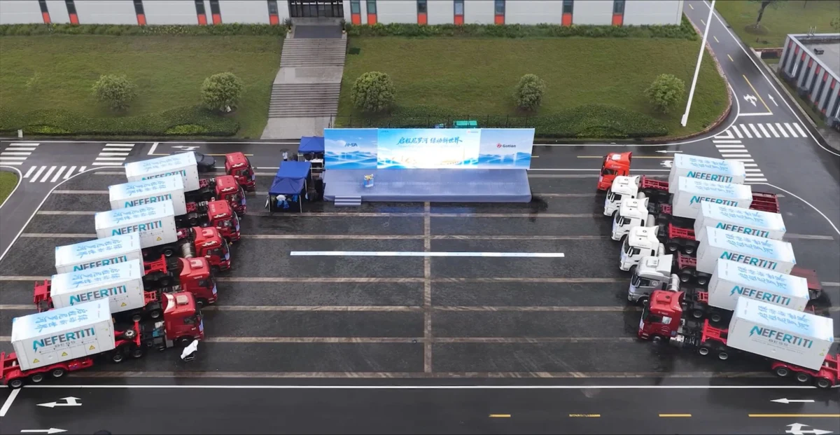 Gotion Grid enerji depolama sistemlerini taşıyan tırlar sevkiyat töreninde