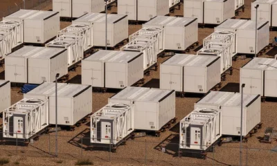 Northland Power'ın Alberta'daki Jurassic batarya enerji depolama tesisinde batarya konteynerleri